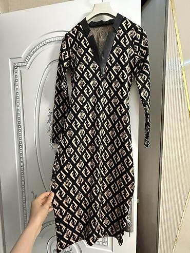 Kokteyl donlar: Qadın geyimi Her biri bir defe geyinilib Hec bir problemleri yoxdur — 10