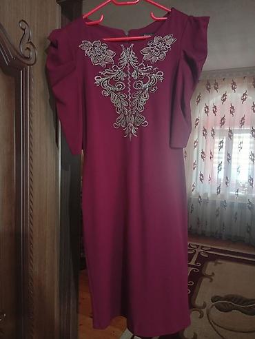 Bordo rəngli zərif ziyafət donu - Model: Dizdən aşağı uzunluqda, düz