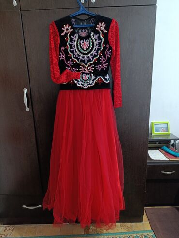 свадебное платье ручной работы: Платье красное с арнаментами. Одевала один раз