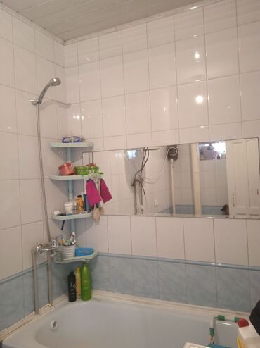 в районе кызыл аскер: 48 м², 2 комнаты, Утепленный, Бронированные двери, Парковка