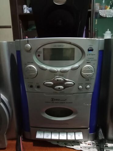 Zvučnici i stereo sistemi: Mini linija, marke First, kupljena u Austriji. Ima CD plejer, radio — 4