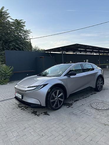 Toyota bZ5: 2026 г., 0.1 л, Автомат, Электромобиль, Седан