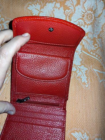 красный женский кошелек: Кошелёк небольшой из натуральной кожи
"BUTUN" состояние нового — 2