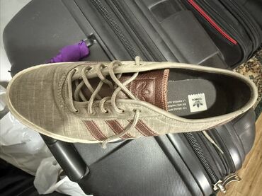 обувь женская большие размеры: Кроссовки, 42, Adidas, Б/у, цвет - Бежевый