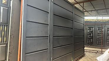 Распашные ворота: Металлические ворота с декоративными элементами предлагают прочное и — 5