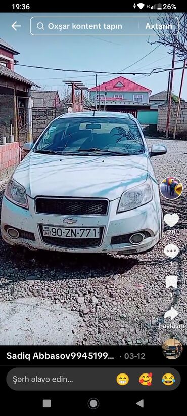 фольксваген поло хэтчбек: Ön hissədən görünən ağ rəngli Chevrolet Aveo avtomobili. Avtomobilin