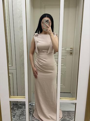 mexmer parca: Zərif uzun ziyafət donu - Rəng: açıq bej/nude - Dizayn: düz kəsim — 2
