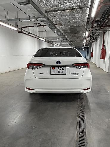 Toyota: Toyota Corolla: 2021 г., 1.8 л, Вариатор, Гибрид, Седан — 4