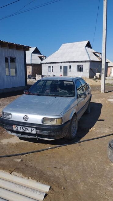 полик багажника: Volkswagen Passat: 1990 г., 2 л, Механика, Бензин, Седан