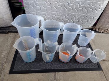 Digər qab-qacaq və mətbəx ləvazimatları: Ölçü qrafinləri dəsti – şəffaf plastik, tutacaqlı və tökmə ağızlı - — 21