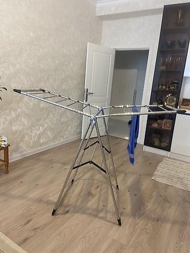 2 ci perde: Metal geyim qurudan asılqan – üçayaqlı, qatlanan model — 2
