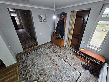 Продажа коттеджей и домов: -Срочно продается двух комнатная квартира в барачном доме, вход — 4