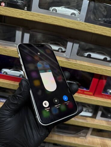 Apple iPhone: IPhone 12, Б/у, 64 ГБ, Белый, Защитное стекло, Чехол, 75 % — 10