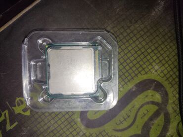 core i7: Prosessor Intel Core i3 I3 - 2100, 3-4 GHz, 4 nüvə, İşlənmiş