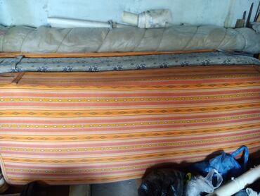 Подушки: Подушки по 300 сом покрывала по 400 сом одеяла ватные и перовые по at lalafo.kg — 10 Подушки: Подушки по 300 сом покрывала по 400 сом одеяла ватные и перовые по — 10