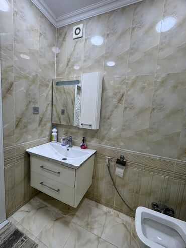 Uzunmüddətli kirayə mənzillər: Şəhər mənzili – geniş və işıqlı - Plan: ayrı qonaq otağı və yataq — 9