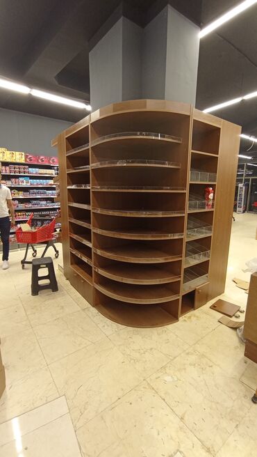Mebellərin yığılması: Konfet və çərəz üçün vitrinlər sifarişlə hazırlanır — 23