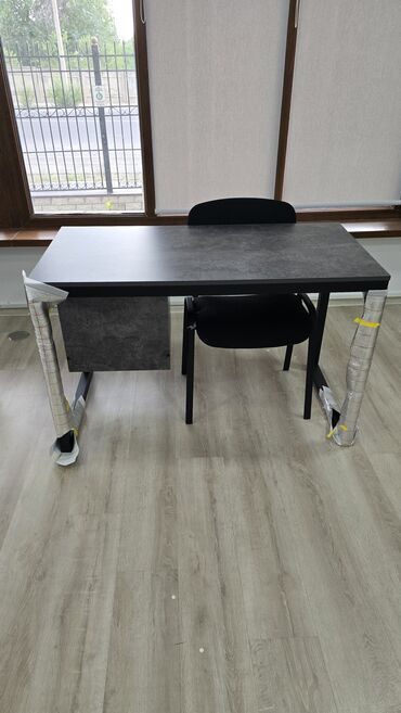 столы и стуля: Комплект стол и стулья Офисный, Новый