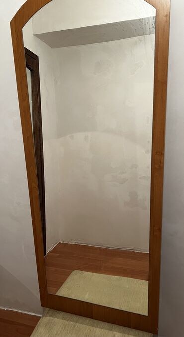 зеркало маленький: Зеркало настенный, б/у. размер 1,20 на 0,50см. Цена 1200с. Цена