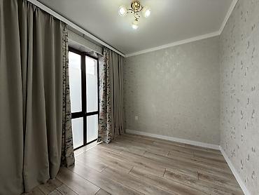 Продажа полдома: Продается двух этажный дом 🏡 Понарамные окна 🪟 250кв 📐 На первом — 27