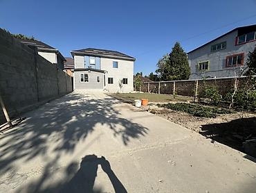 Продажа коттеджей и домов: 6 комнат, 130 м², 4 соток, Бишкек, Собственник — 10