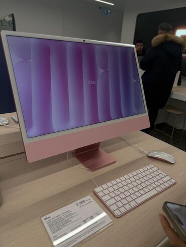 Принтеры: Çəhrayı rəngdə, incə dizaynlı, quraşdırılmış ekranı olan iMac stolüstü
