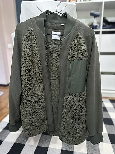 полезные вещи: Продаю бомбер uniqlo. Носилась пару раз. Размер японский L, на рост — 1
