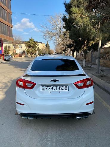 man sat: Chevrolet Cruze sedan - Kuzov: ağ rəng, aerodinamik ön və arxa — 1
