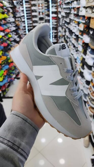 Patike: New Balance 327 patike

Novo
Brojevi 36 do 44

fb Moja Kupovina 1 — 10