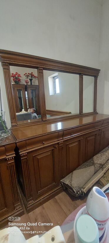 reşotka qapılar: Klassik üslubda qonaq otağı mebel dəsti. Tərkibi: - Geniş