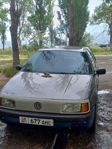 корпус термостата гольф 3 1.6: Автомобиль Volkswagen Passat B3 седан, окрашенный в серый цвет