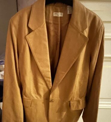 Dəstlər, kostyumlar: Qadın üçün klassik şık blazer - Rəng: açıq qəhvəyi/kamel - Model
