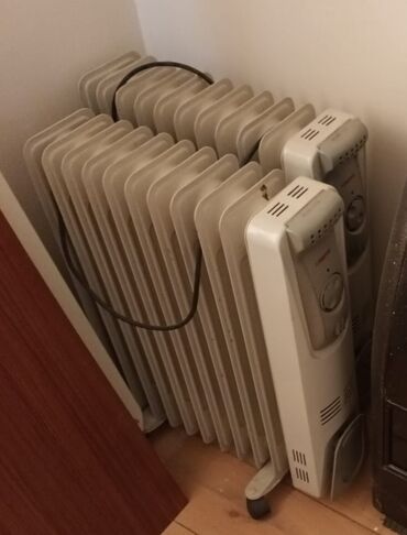 panel radiator: Yağ radiatorlari. Biri 60azn. Ikisi biryerde 110azn. Az iṣlenib.Unvan