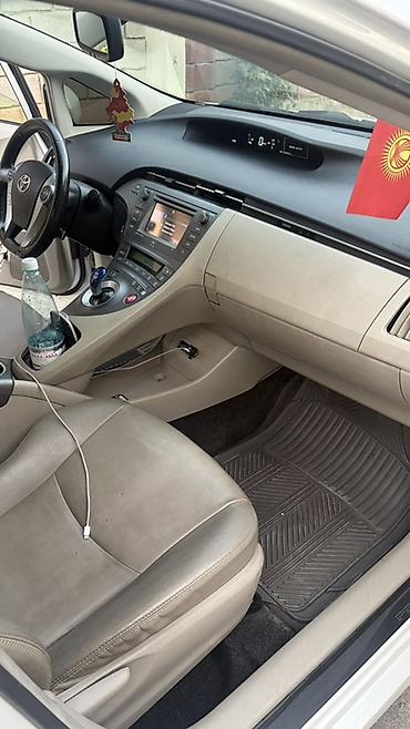 small car: Toyota Prius: 2012 г., Гибрид, Хэтчбэк — 9