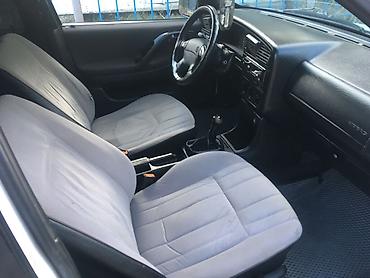 Volkswagen: Volkswagen Passat: 1995 г., 2 л, Механика, Газ, Седан — 2