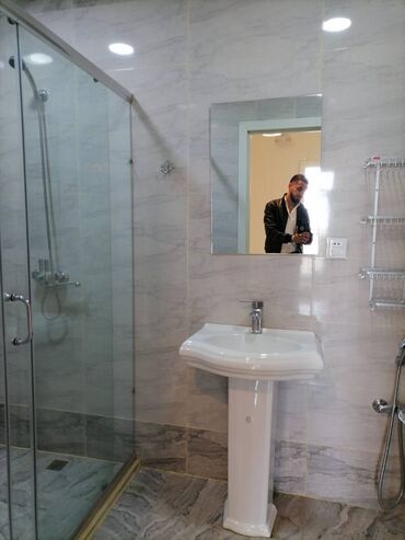 Uzunmüddətli kirayə mənzillər: Sumqayıt şəhəri,Sülh küçəsi,Baxca Şəhər yaşayış kompleksində,3 otaq — 9