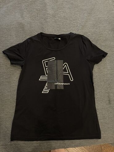 Ölçü Xs (Yeni T-shirt geyinilmiyib) Emporio Armani EA7 qara T‑shirt