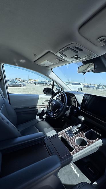 экономия бензин: Toyota Sienna: 2021 г., 2.5 л, Типтроник, Гибрид, Минивэн — 7