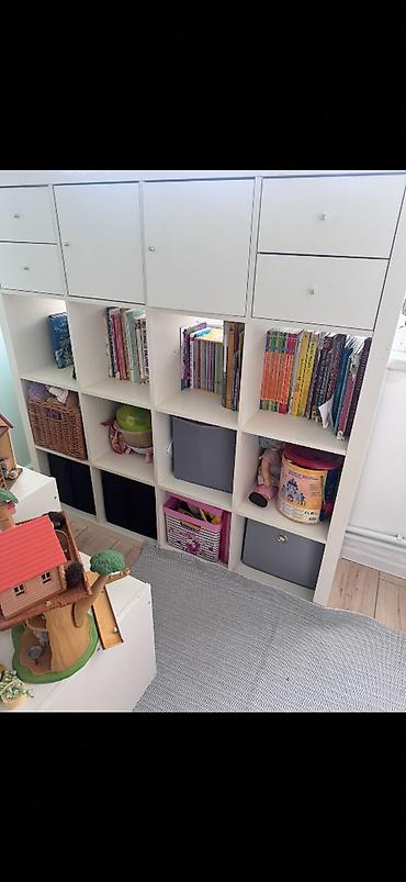 книжные полки: Стеллаж IKEA KALLAX 4x4 (на 16 квадратных ячеек) имеет следующие — 3