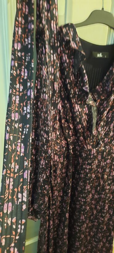 Ziyafət donları: Hamsı brend mallardı.Baha alınıb.hərəsi 1-2dəfə geyinilib — 26