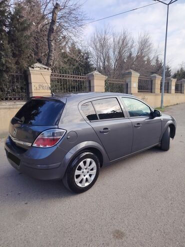 Opel: Opel Astra: 1.4 l | 2009 il 148000 km Hetçbek