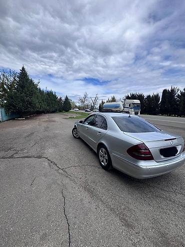 belarus traktorlarin satisi: Mercedes-Benz E-Class sedan (W211), gümüşü rəng. Əsas xüsusiyyətlər — 4