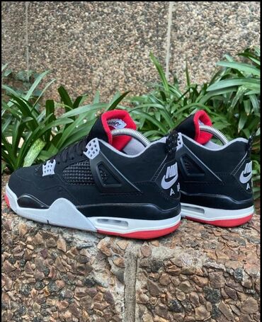 теплая обувь: Продаю Nike Air Jordan 4 Retro Bred Reimagined, практически новые