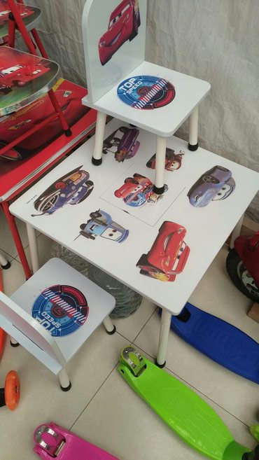 Uşaq mebeli: Uwaq stol ve 2 stulu catdirilma var anbardan cixiw qiymetine satiw - lalafo.az Bakı şəhərində Uwaq stol ve 2 stulu catdirilma var anbardan cixiw qiymetine satiw