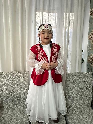 Киреге берилүүчү кийимдер: Улуттук кийим — 4