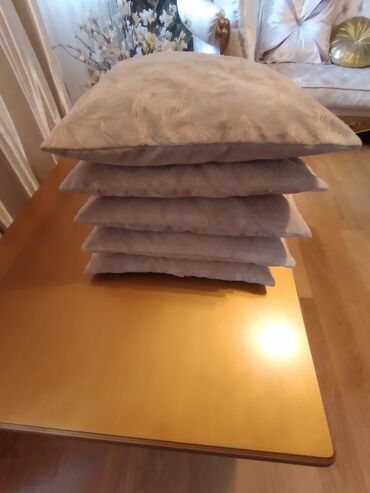 Постельное белье: Подушки на диван или на кровать можно сказать новые 5 шт
