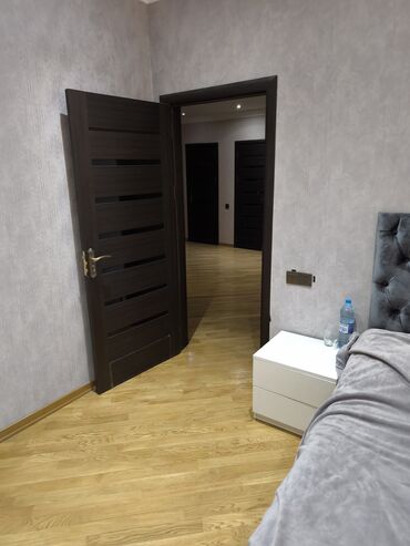 Uzunmüddətli kirayə mənzillər: Geniş və işıqlı mənzil Satilir - Planlama: geniş dəhliz, böyük yataq — 16