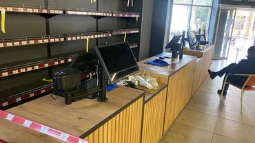 Stend vitrinləri: Mallar yenidir,3 aydır alınmışdır,maqaza baqlanib deyə satırıq — 13