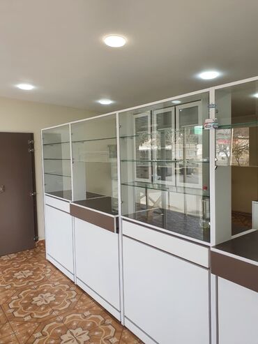 Mağazalar: 90kvlıq obyekt. Qeyri yaşayış çıxarışı var. Bütün kommunal sistemlə — 2