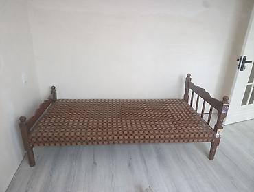 Taxta çarpayı – klassik dizayn - Material: möhkəm taxta karkas